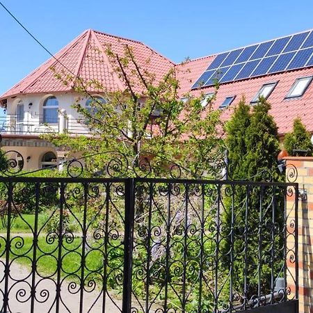 Village Garden Family Guest House Tiszakanyár Eksteriør bilde